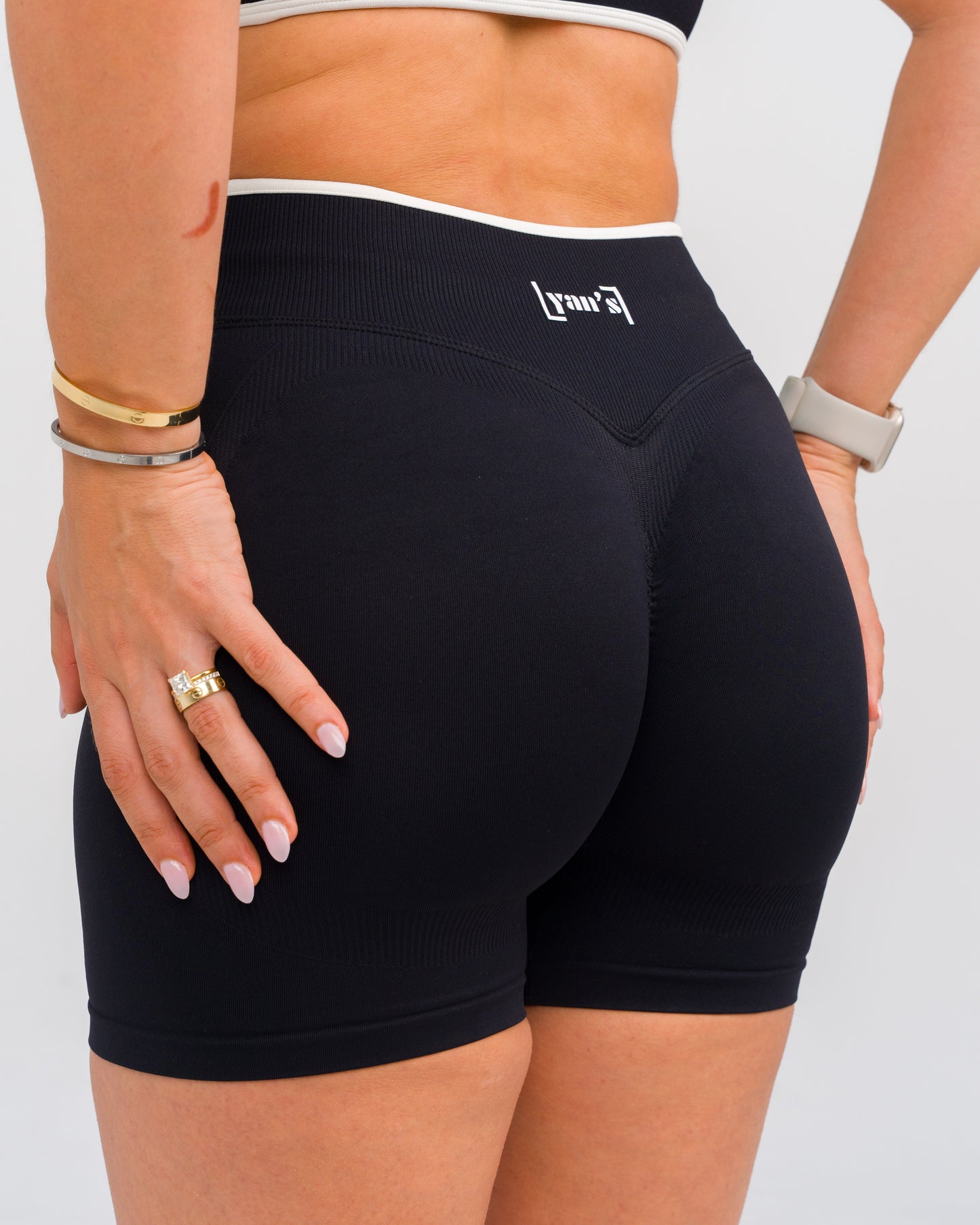 Signature Seamless Shorts