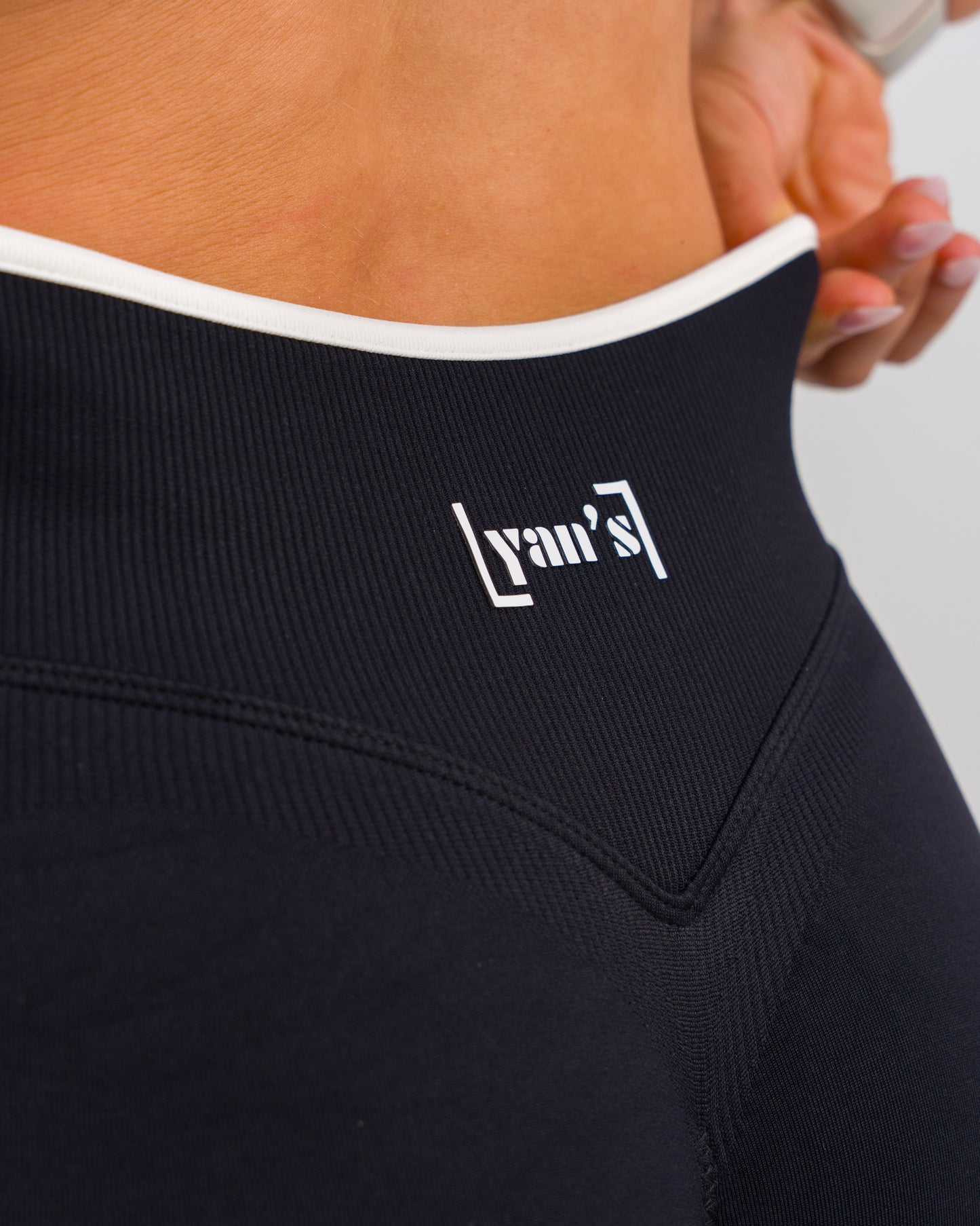 Signature Seamless Shorts